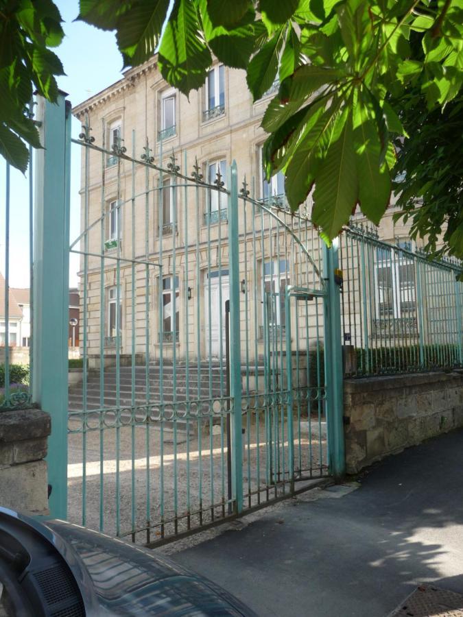 Studio Dans Charmante Batisse De Maitre Compiegnoise กงเปียญ ภายนอก รูปภาพ